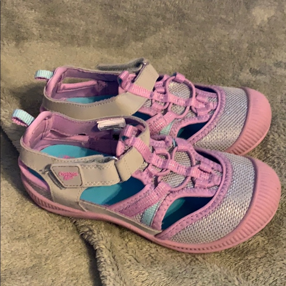 OshKosh water shoes